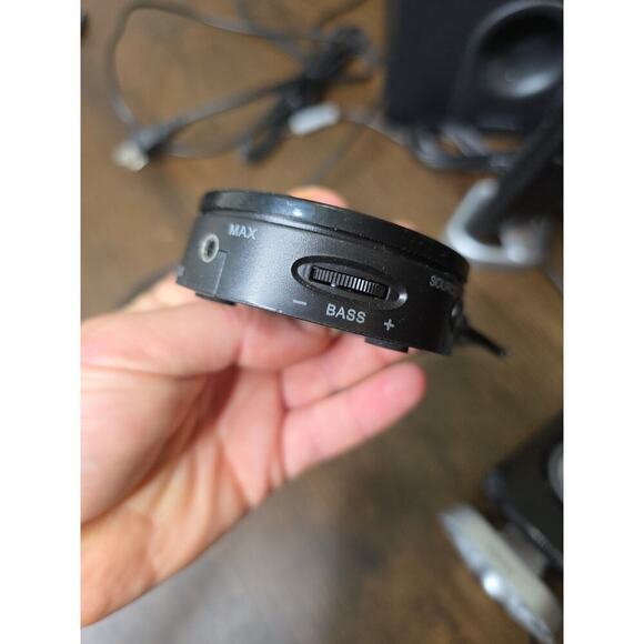 Cyber Acoustics 2.1 Subwoofer Speaker System with 30Watts of Power - Picture 9 of 16